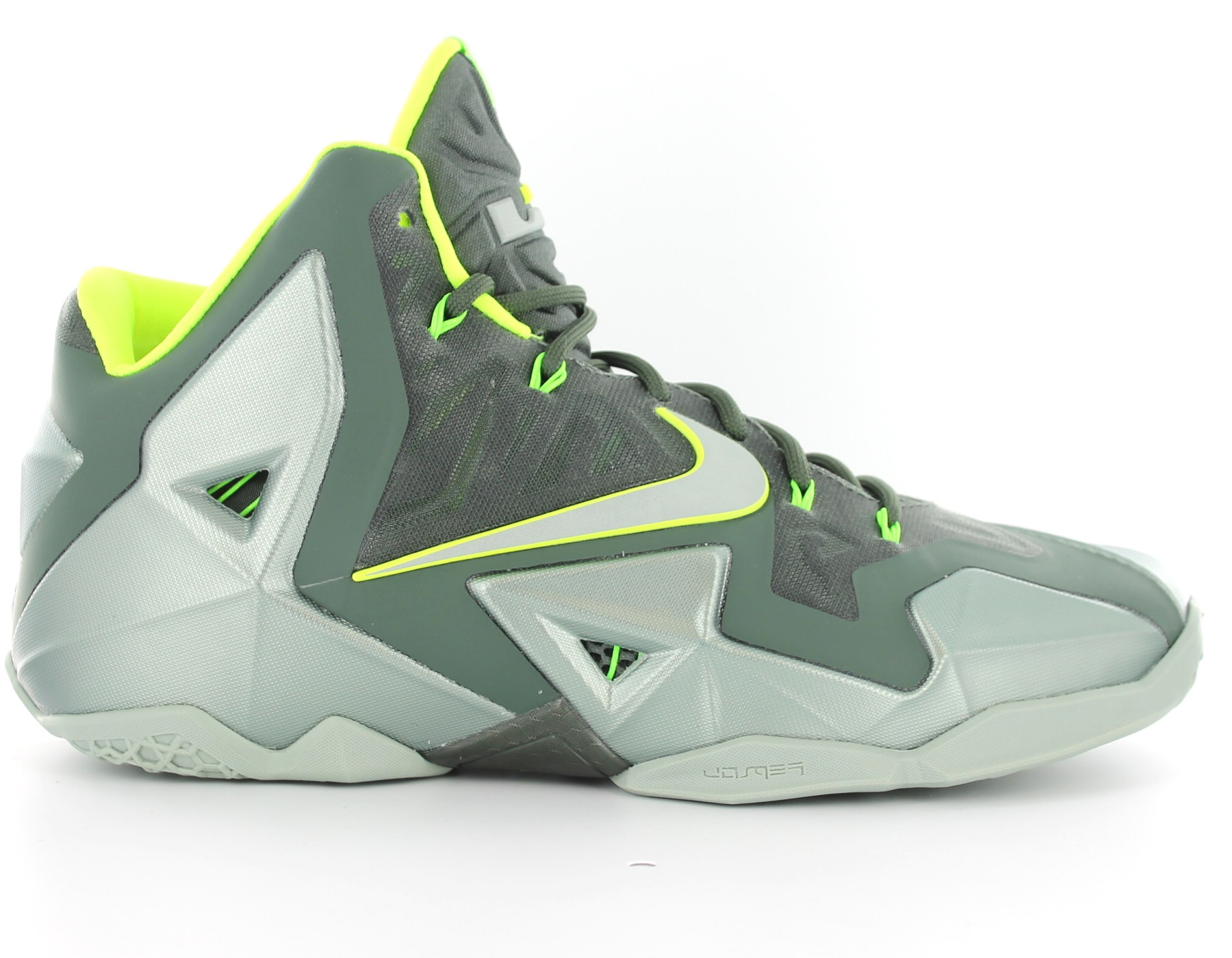 Баскетбольные кроссовки Nike LEBRON 11