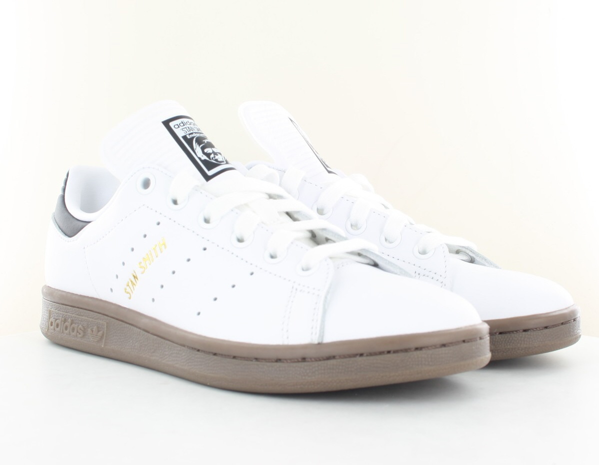 Stan smith store noir gomme