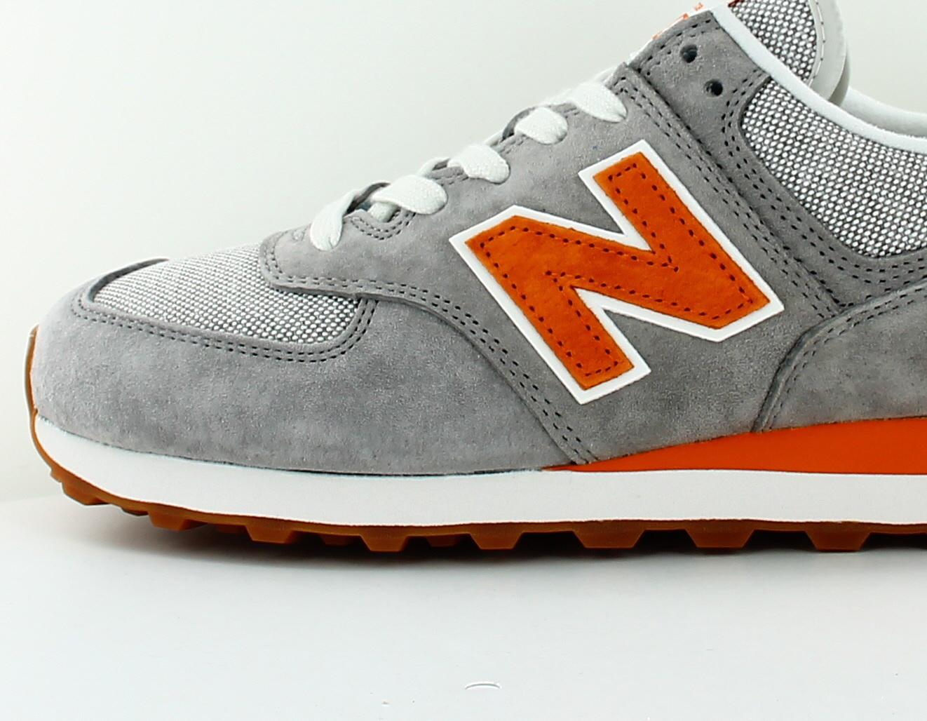 new balance gris orange Cinosural International School