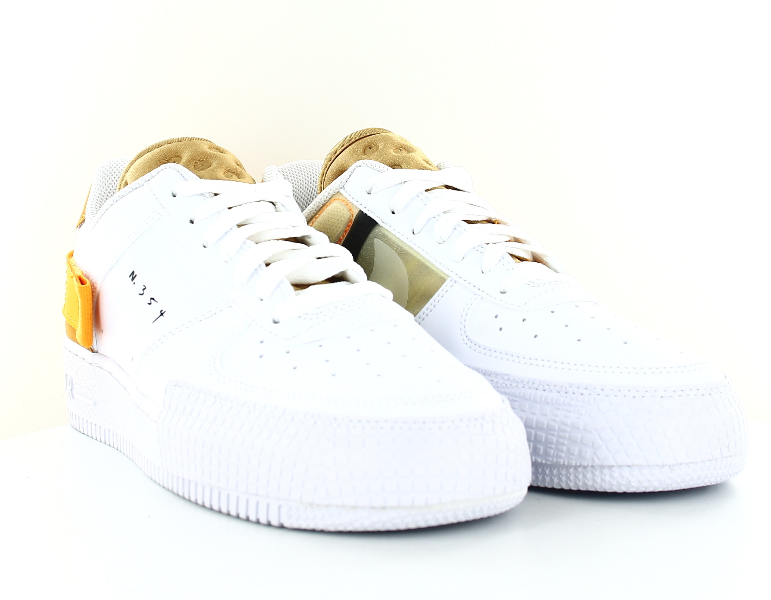 Nike Air Force 1 type Blanc jaune or AT7859 100