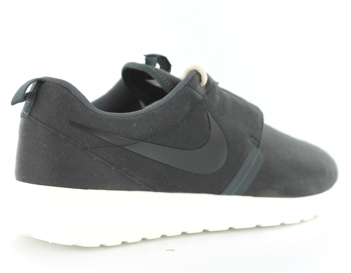 Nike Rosherun NM NOIR/BLANC