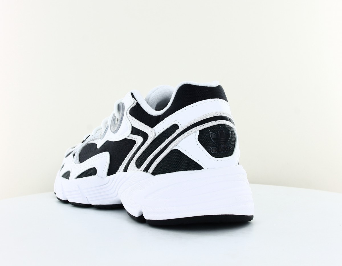 Adidas Astir blanc noir