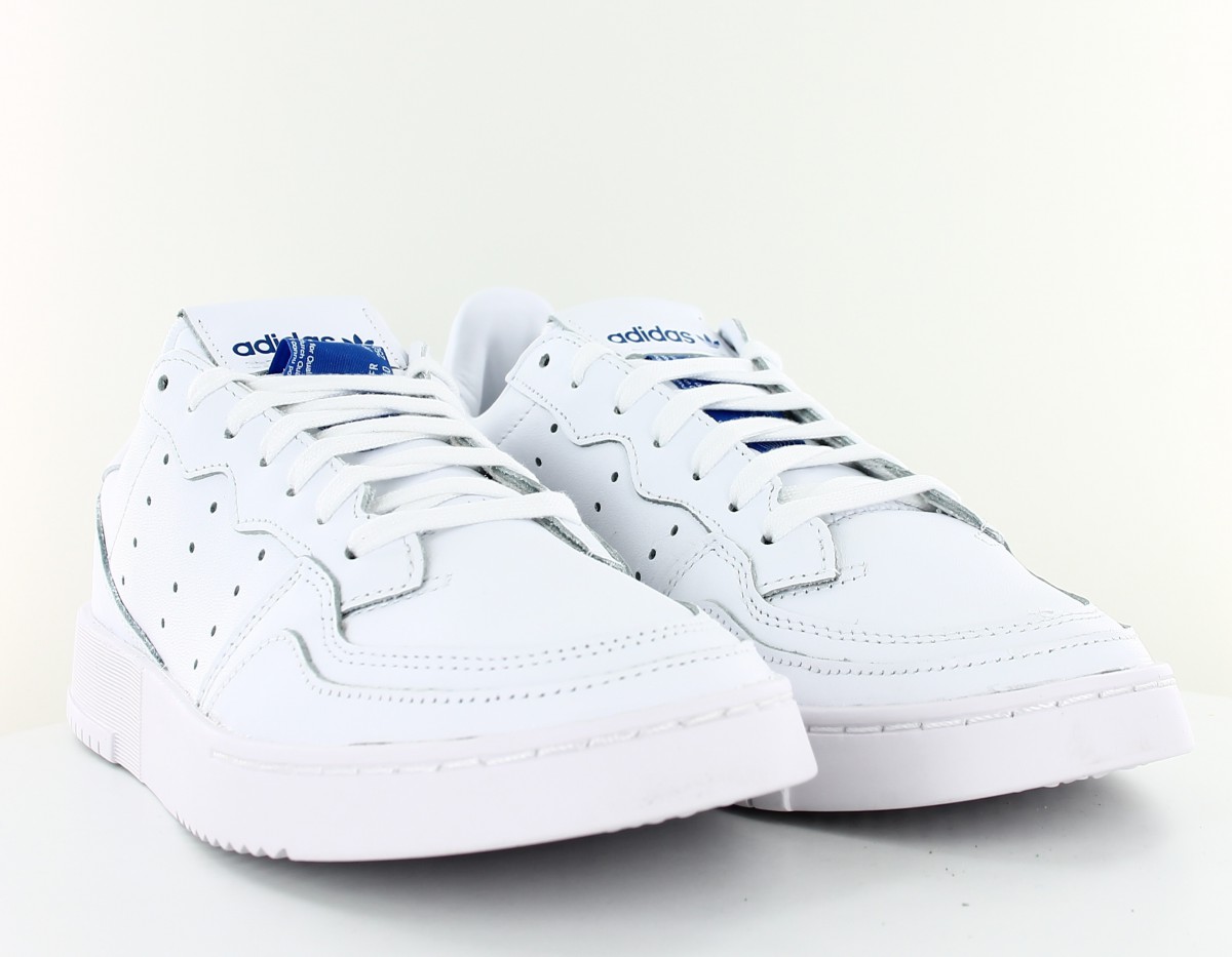 Adidas Supercourt logo blanc bleu