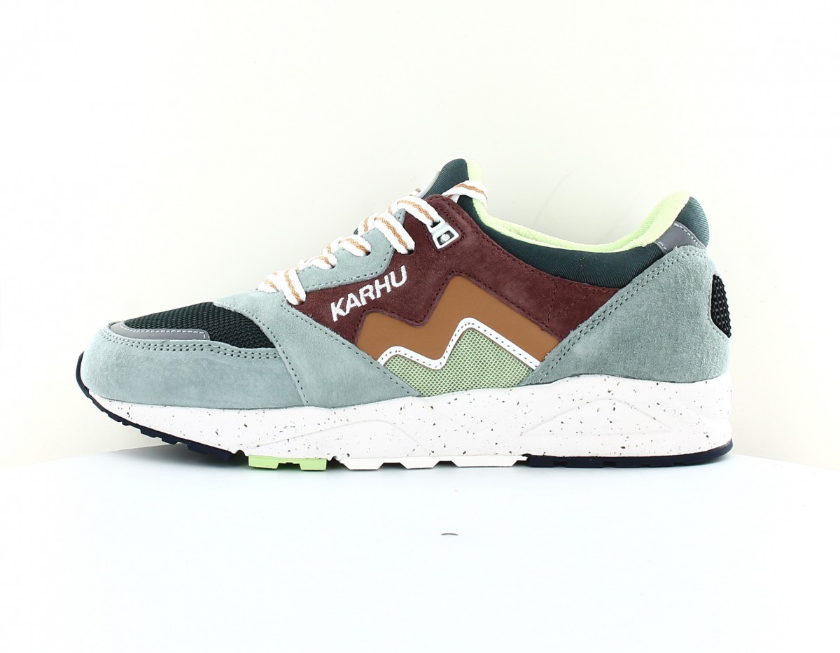 Karhu Aria verre eau marron vert