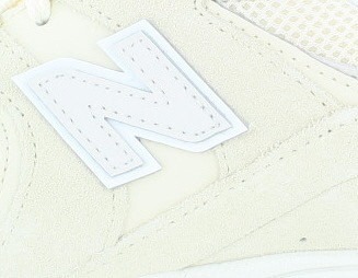 New Balance 2002R beige argent noir