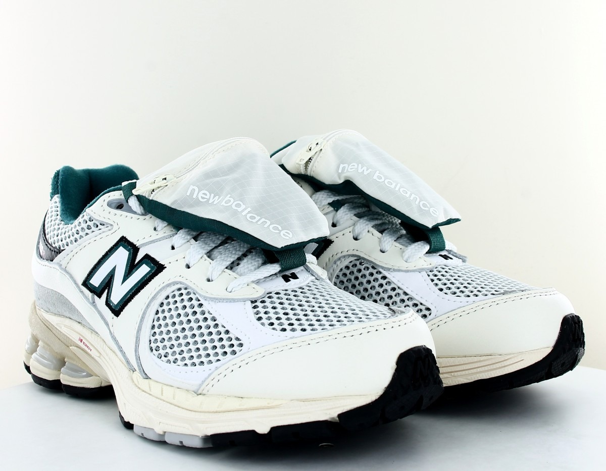 New Balance 2002R sea salt vintage teal