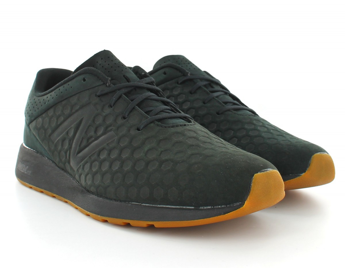 New Balance VRO Noir / Gum