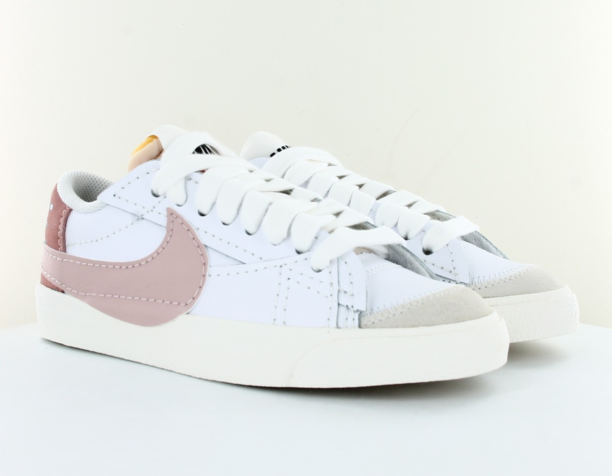 Nike Blazer low 77 jumbo blanc rose