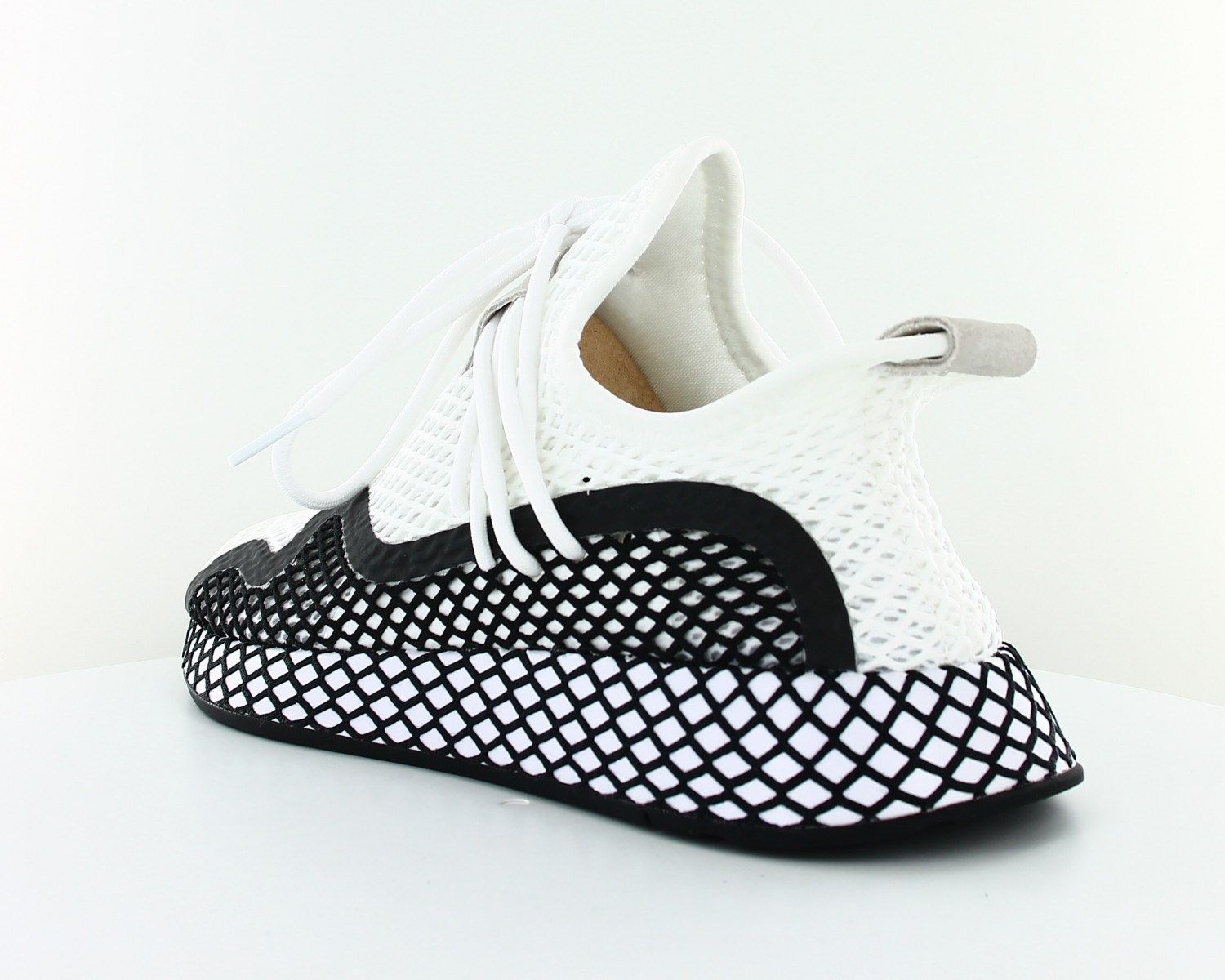 Adidas deerupt blancas y negras hot sale