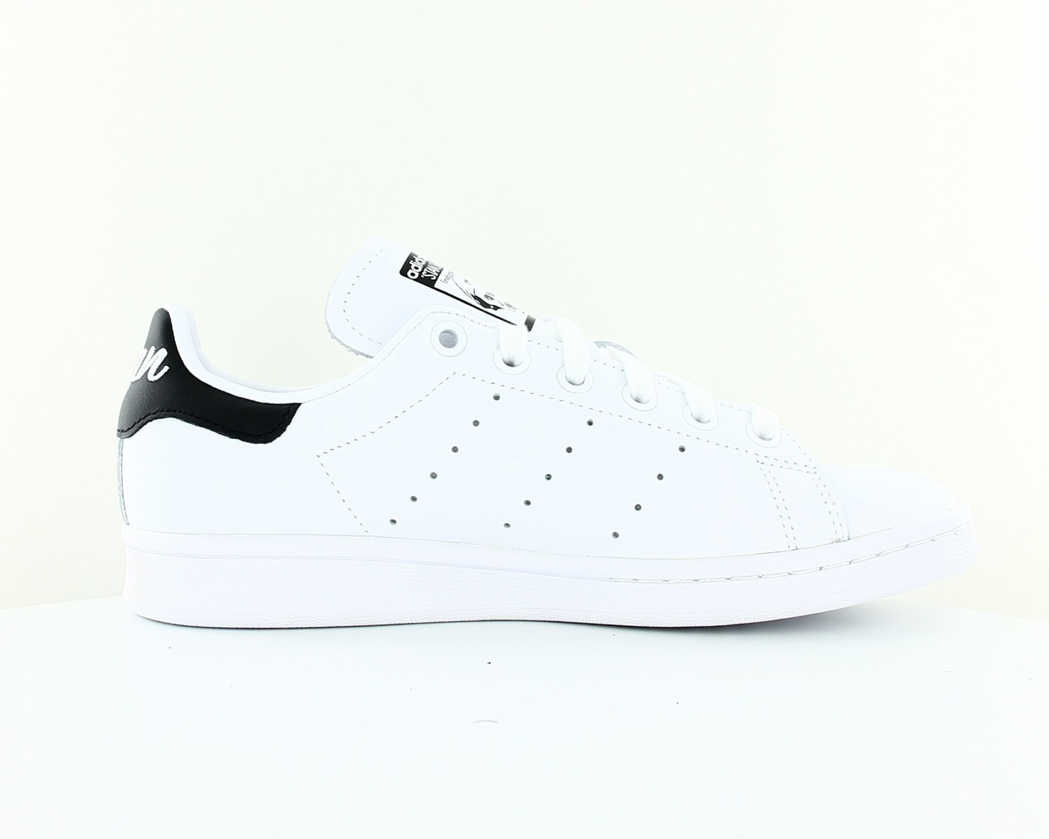 Stan smith homme noire hotsell et blanche