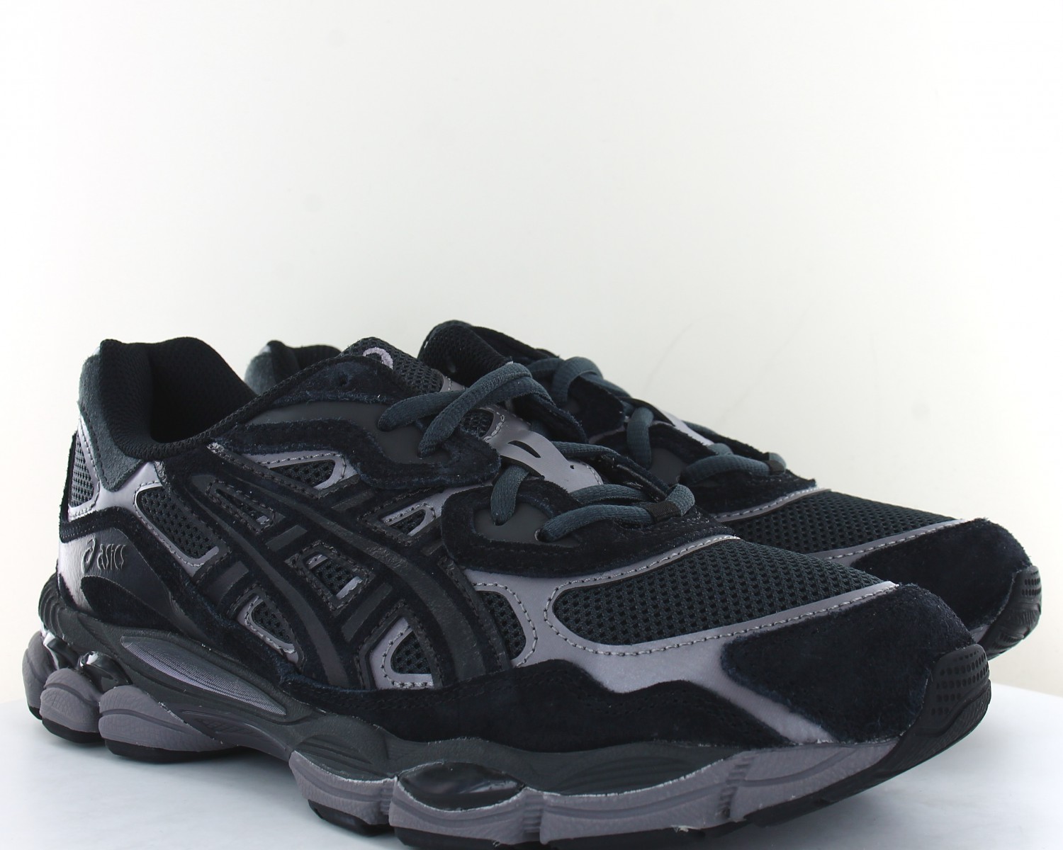 Asics noire 2024