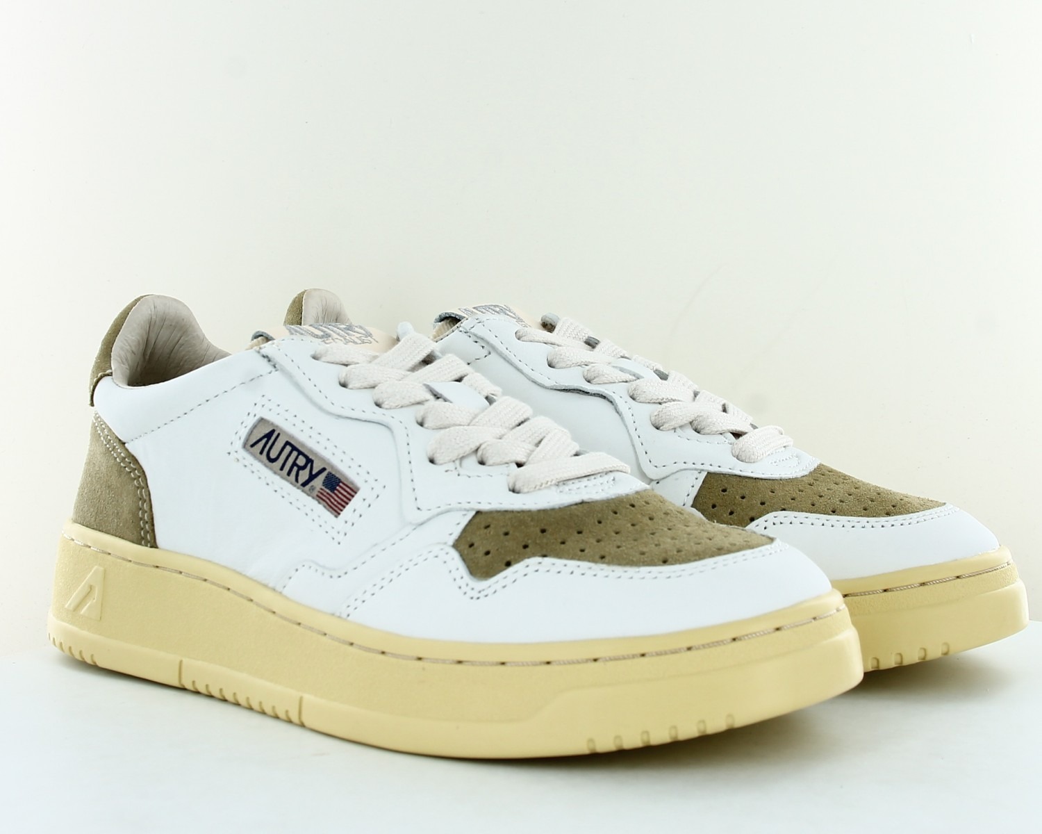 Tennis beige foncé en cuir