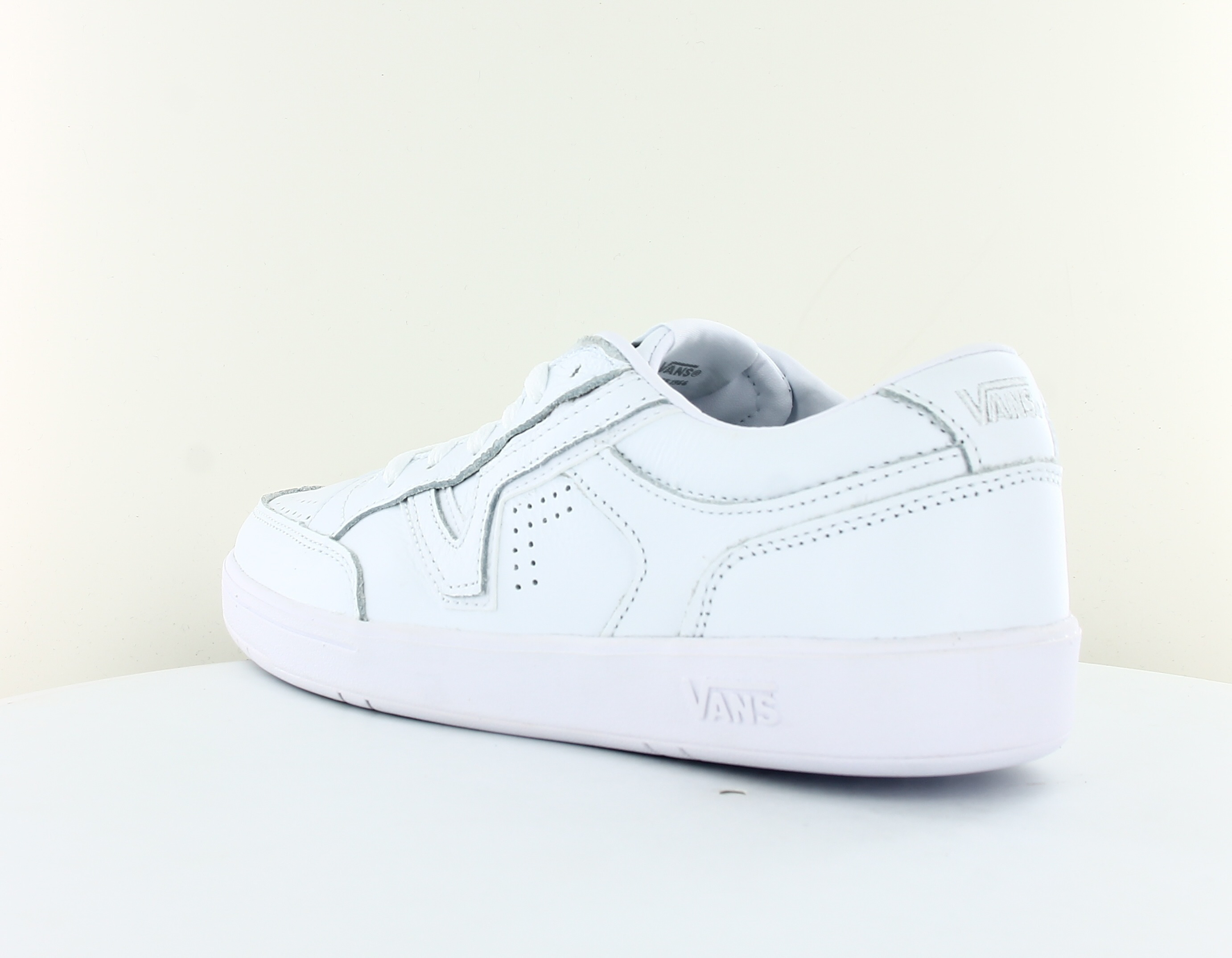 vans comfycush white leather